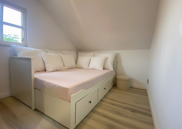 AFYREAL prenájom dog friendly 3izb celoročne obývateľnej chaty iba 25km od Rusoviec - pri Šulianskom jazere, tiché a pokojné prostredie.