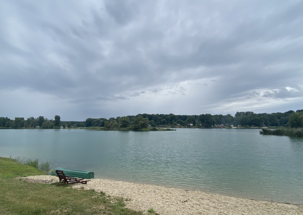 AFYREAL prenájom dog friendly 3izb celoročne obývateľnej chaty iba 25km od Rusoviec - pri Šulianskom jazere, tiché a pokojné prostredie.