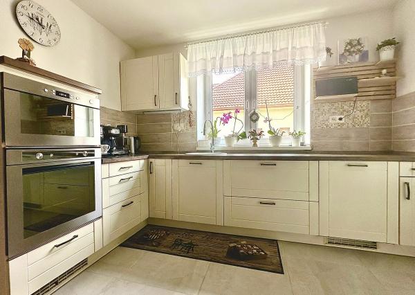 AFYREAL Vojka predaj dom na okamžité bývanie, 4 izby, podnikateľská časť- hala a dieľňa