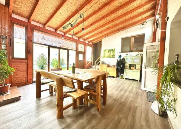 AFYREAL Vojka predaj dom na okamžité bývanie, 4 izby, podnikateľská časť- hala a dieľňa