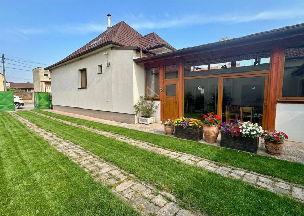 AFYREAL Vojka predaj dom na okamžité bývanie, 4 izby, podnikateľská časť- hala a dieľňa