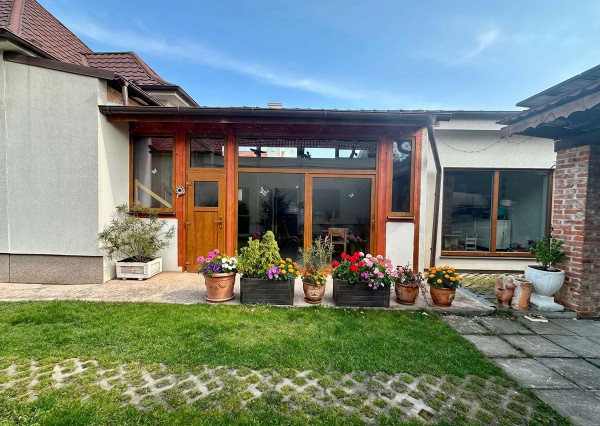 AFYREAL Vojka predaj dom na okamžité bývanie, 4 izby, podnikateľská časť- hala a dieľňa