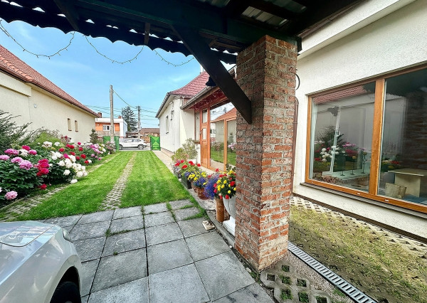 AFYREAL Vojka predaj dom na okamžité bývanie, 4 izby, podnikateľská časť- hala a dieľňa