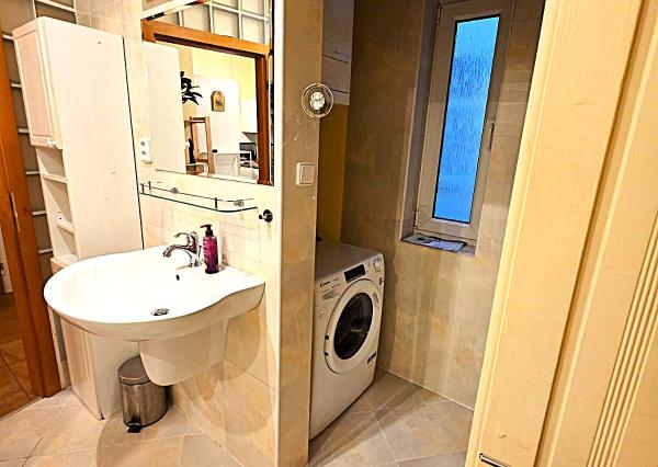 AFYREAL Prenájom typický staromestský 3izb byt Moskovská ul. v srdci Bratislavy- Medická záhrada - RK neplatíte