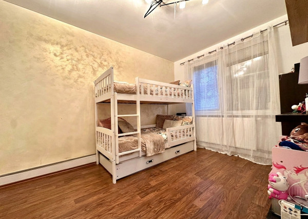 AFYREAL predaj 4izb byt 90m2 Radničné námestie, vlastný kotol na kúrenie, kompl.rekonštr., balkón, veľká pivnica