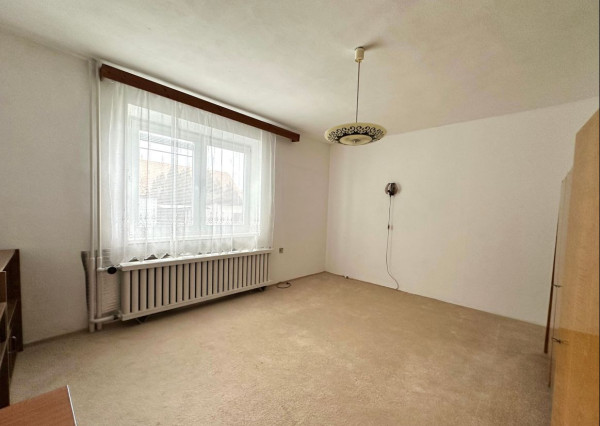 VIDEO, ZNÍŽENÁ CENA 10-izbový rodinný dom, ÚP 340m2, pozemok 638m2