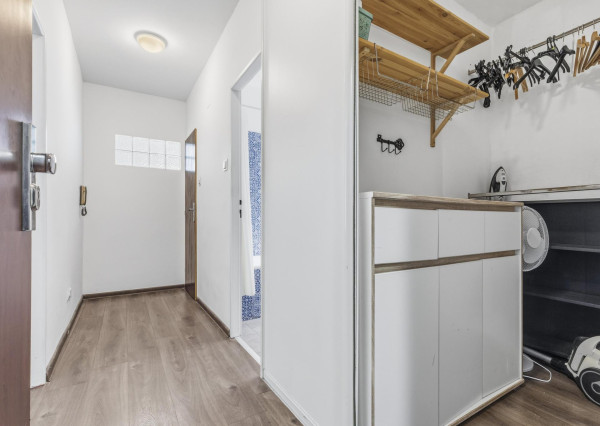 Zaujímavý 2i byt s rozlohou až 45 m2 - ul. Holekova  ***  BYT JE LEN 5      min OD CENTRA BRATISLAVY  ***