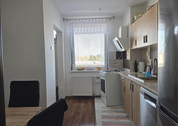 3 izb. byt. jednotka v RD, kompletná rekonštrukcia, 87 m², garáž, pivnica, skladové priestory s pozemkom 333 m2