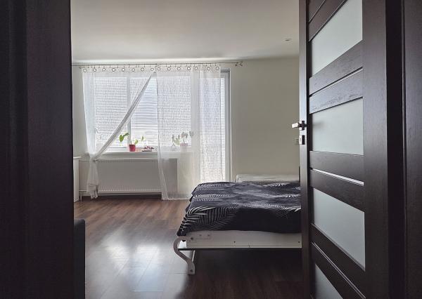 3 izb. byt. jednotka v RD, kompletná rekonštrukcia, 87 m², garáž, pivnica, skladové priestory s pozemkom 333 m2
