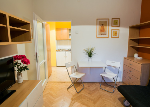 1izbový - 22 m2 - Košická ul.  *** VYBORNA PONUKA V BLÍZKOSTI CENTRA ***