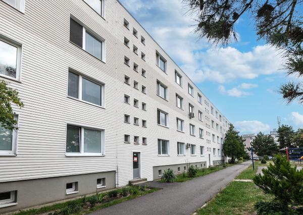 Zaujímavý 2i byt s rozlohou až 59 m2 - ul. Kozmonautov / Svätý Jur  ***  BYT JE LEN  16min CESTY OD CENTRA BRATISLAVY  ***