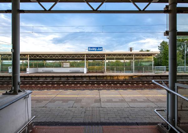 Zaujímavý 2i byt s rozlohou až 59 m2 - ul. Kozmonautov / Svätý Jur  ***  BYT JE LEN  16min CESTY OD CENTRA BRATISLAVY  ***