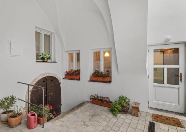 1 izbový byt 34 m2 – Prostredná ul. 15 / Svätý Jur  ***  VÝBORNÁ PONUKA  ***