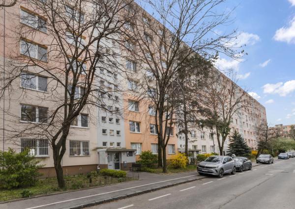 Štýlový 3 izbový byt s rozlohou 70 m2 v srdci Ružinova na Rumančekovej ulici  *** SKVELÁ INVESTÍCIA ***