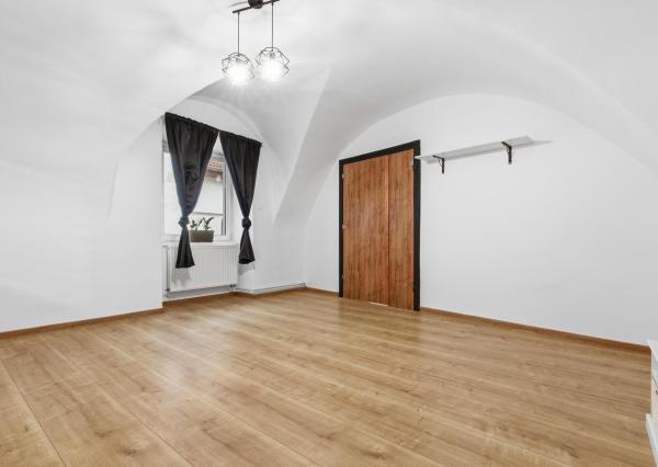 ZREKONŠTRUOVANÝ 2 izbový byt,  60 m2, Prostredná ul.  *** VÝBORNÁ PONUKA ***
