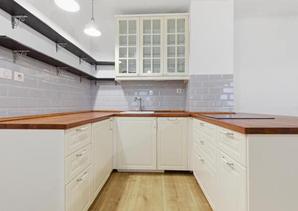 ZREKONŠTRUOVANÝ 2 izbový byt,  60 m2, Prostredná ul.  *** VÝBORNÁ PONUKA ***