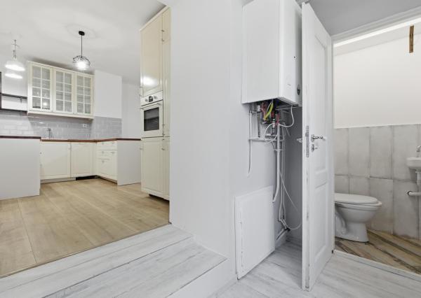 ZREKONŠTRUOVANÝ 2 izbový byt,  60 m2, Prostredná ul.  *** VÝBORNÁ PONUKA ***
