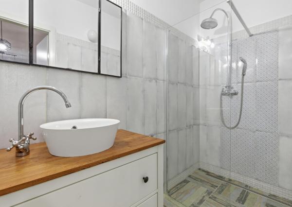 ZREKONŠTRUOVANÝ 2 izbový byt,  60 m2, Prostredná ul.  *** VÝBORNÁ PONUKA ***