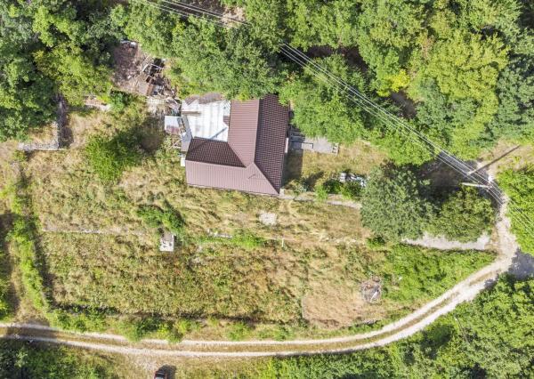 Výnimočný pozemok s RD a nádherným výhľadom na Svätý Jur