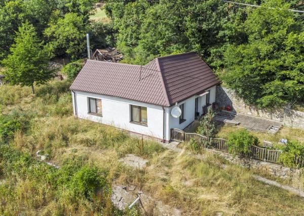 Výnimočný pozemok s RD a nádherným výhľadom na Svätý Jur