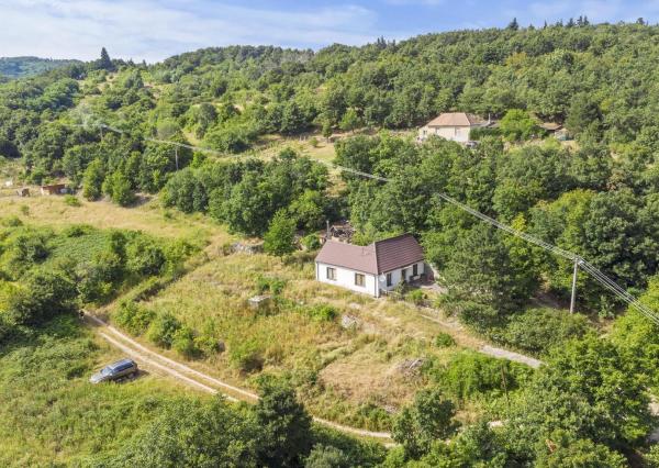 Výnimočný pozemok s RD a nádherným výhľadom na Svätý Jur