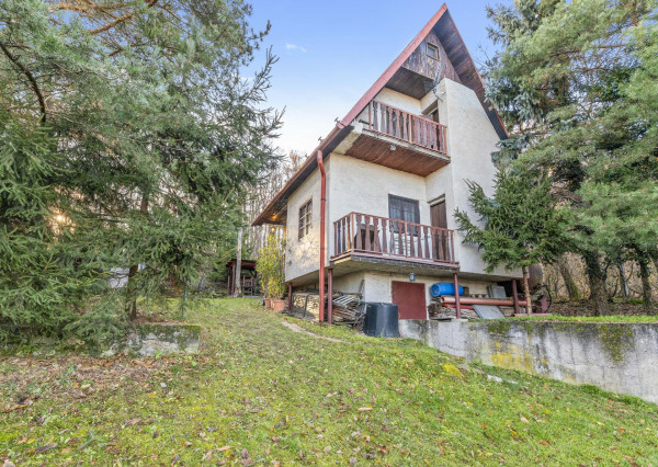 3 podlažný dom 95 m2 - pozemok 2884 m2 Svätý Jur   *** SÚPISNÉ ČÍSLO - TRVALÉ BÝVANIE ***