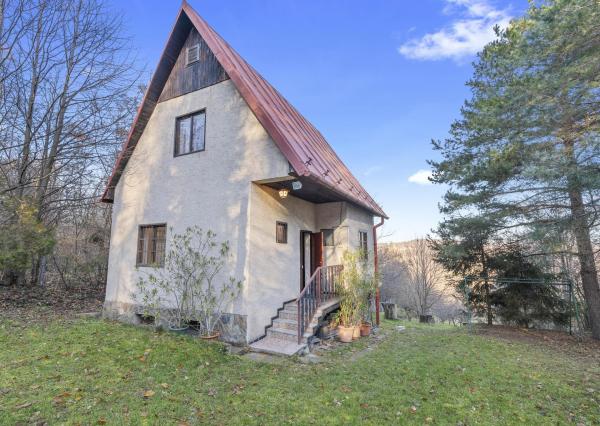 3 podlažný dom 95 m2 - pozemok 2884 m2 Svätý Jur   *** SÚPISNÉ ČÍSLO - TRVALÉ BÝVANIE ***