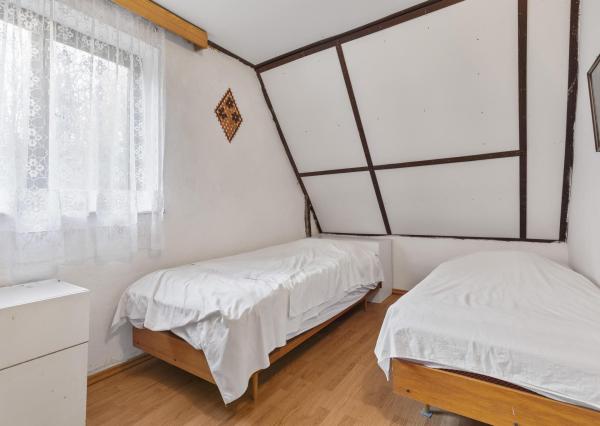 3 podlažný dom 95 m2 - pozemok 2884 m2 Svätý Jur   *** SÚPISNÉ ČÍSLO - TRVALÉ BÝVANIE ***