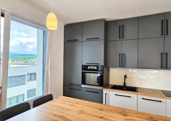 Ihneď voľný 3-izbový byt 91,12 m²,západný balkón,Pod vŕškami