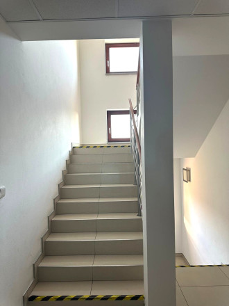 AFYREAL prenájom kancelárií v administratívnej polyfunkčnej budove na začiatku Lozorna - fotografia 8