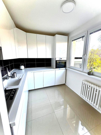 AFYREAL predane 4izb Cabanova ul., kompletná rekonštrukcia, úložný priestor, loggia, výťah, slnečný, svetlý - fotografia 10