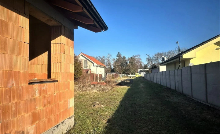 AFYREAL predaj pozemku 901m2 EXTRA CENA 100,-/m2 rozostavaná stavba BONUS Vojka nad Dunajom - fotografia 10