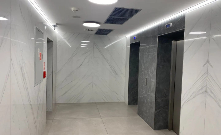 AFYREAL Prenájom kancelárií od 24m2 v TOP budove v Petržalke, parking aj pre návštevy, ľahko dostupné - fotografia 7