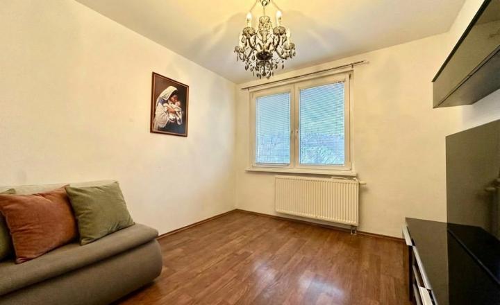 AFYREAL predaj 4izb byt 90m2 Radničné námestie, vlastný kotol na kúrenie, kompl.rekonštr., balkón, veľká pivnica - fotografia 9
