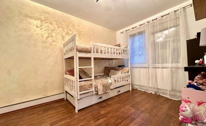 AFYREAL predaj 4izb byt 90m2 Radničné námestie, vlastný kotol na kúrenie, kompl.rekonštr., balkón, veľká pivnica - fotografia 11