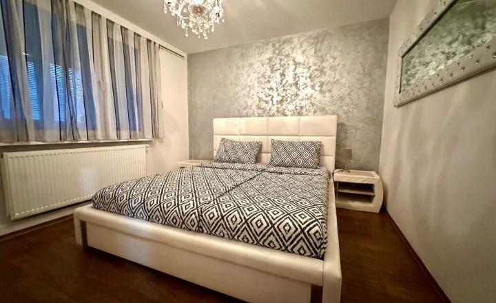 AFYREAL predaj 4izb byt 90m2 Radničné námestie, vlastný kotol na kúrenie, kompl.rekonštr., balkón, veľká pivnica - fotografia 12