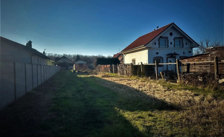 AFYREAL predaj pozemku 901m2 EXTRA CENA 100,-/m2 rozostavaná stavba BONUS Vojka nad Dunajom - fotografia 1