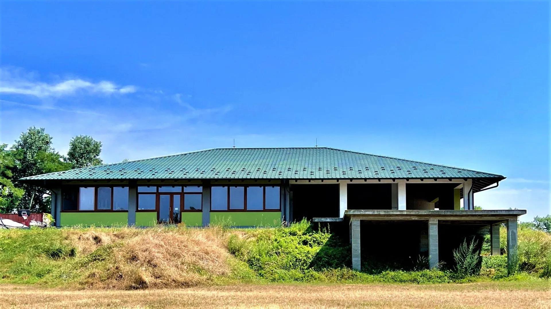 Afyreal predaj skolaudovaný objekt na podnikanie alebo bývanie na Šulianskom jazere, tesne pri vode, nádherné prostredie