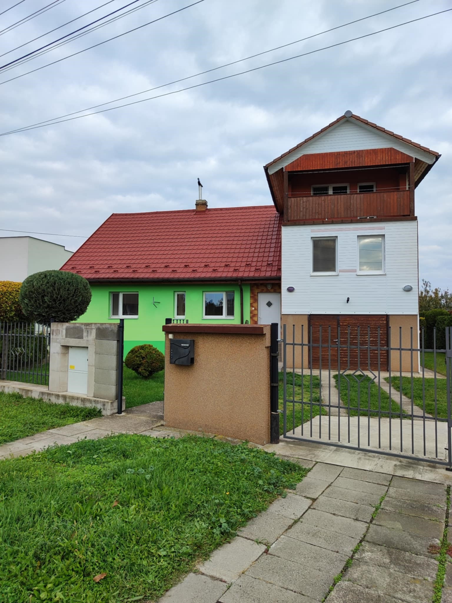 Ponúkame na predaj priestranný rodinný dom v srdci Tokajskej vínnej oblasti – Slovenské Nové Mesto.