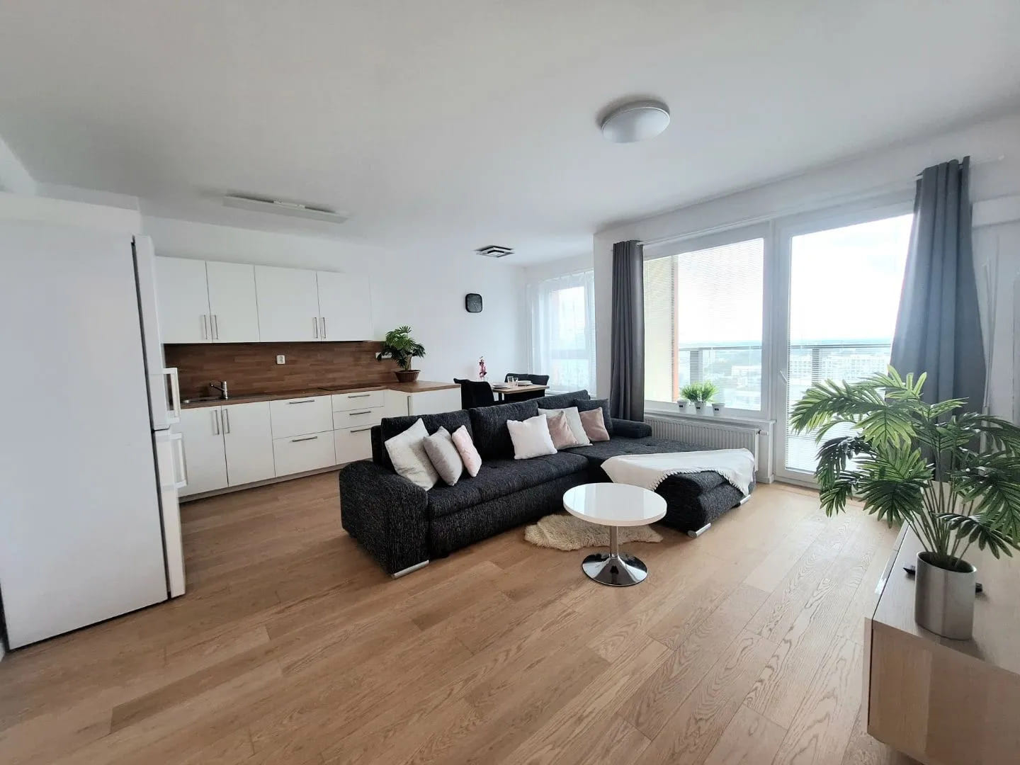 AFYREAL prenájom slnečný 2i byt na 18. posch. -výhľad na panorámu mesta KLINGERKA