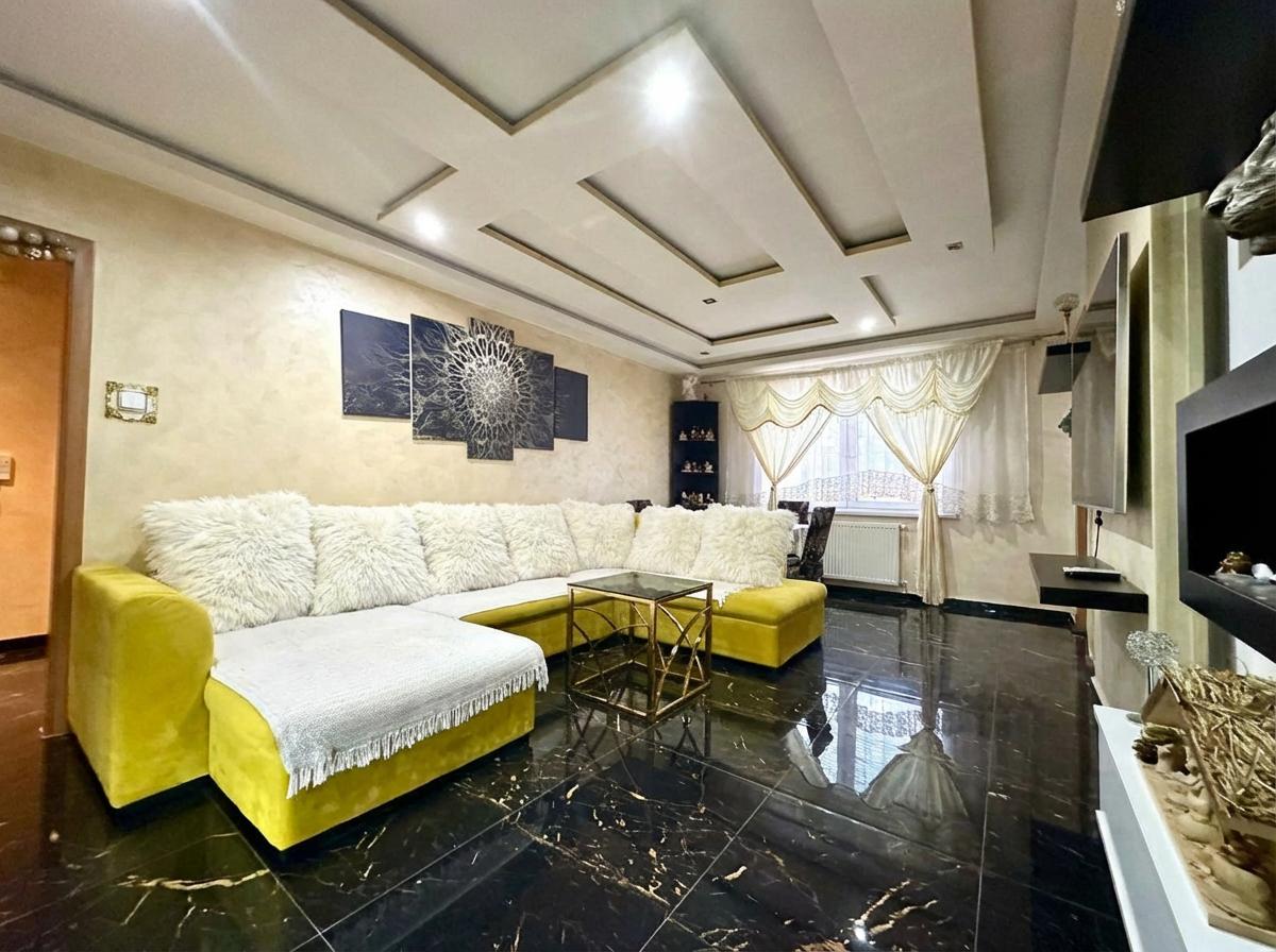 AFYREAL predaj 4izb byt 90m2 Radničné námestie, vlastný kotol na kúrenie, kompl.rekonštr., balkón, pivnica,