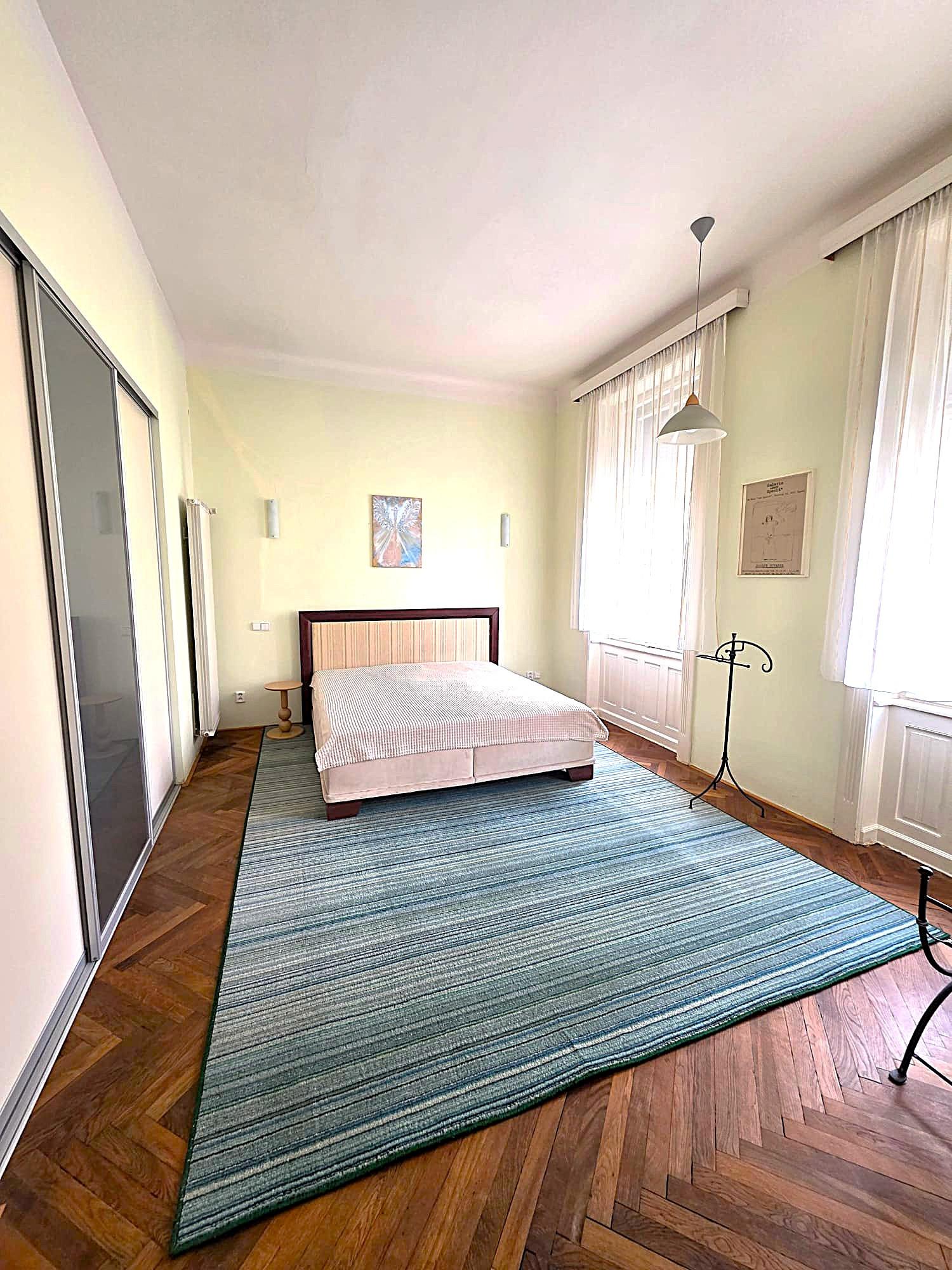 AFYREAL Prenájom typický staromestský 3izb byt Moskovská ul. v srdci Bratislavy- Medická záhrada - RK neplatíte