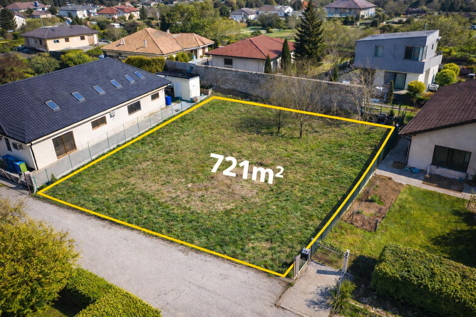 Pozemok 721m²+povolenie na 4izb RD | Kvetoslavov