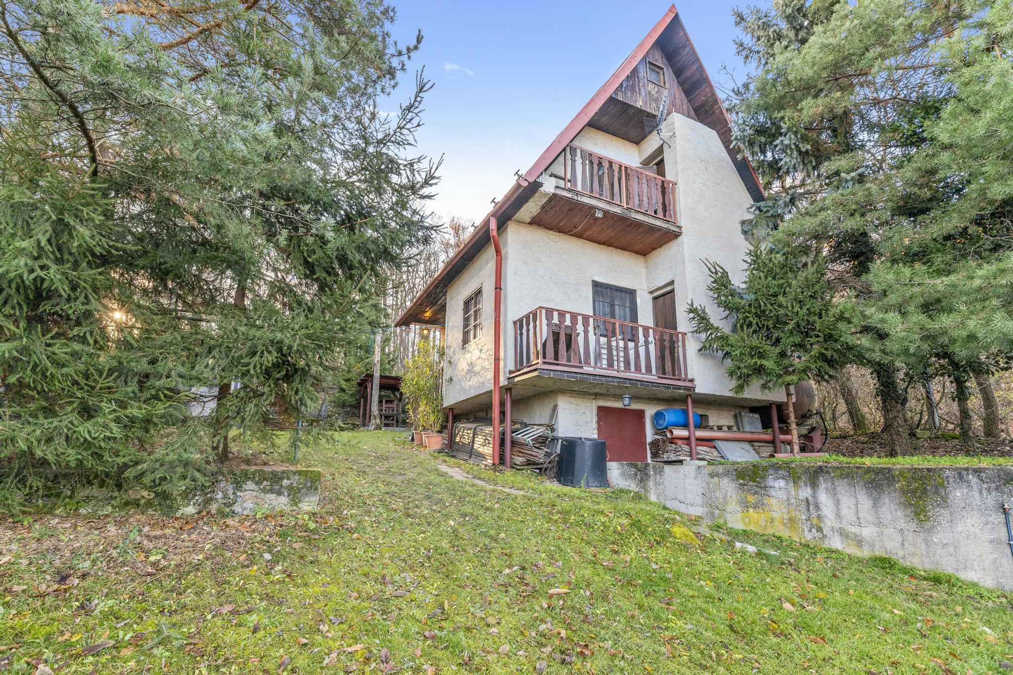 3 podlažný dom 95 m2 - pozemok 2884 m2 Svätý Jur   *** SÚPISNÉ ČÍSLO - TRVALÉ BÝVANIE ***